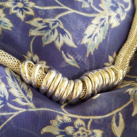 SILVER ๐ผ TONE NECKLACE - Picture 2 of 8